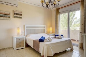 Bedroom with double bed