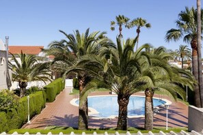 Garden and swimming pool