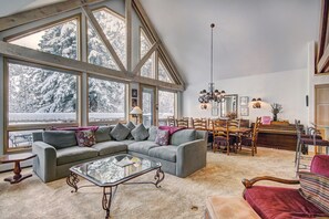 Home Decor, Furniture, Indoors, Living Room, Couch