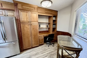 Breakfast nook/desk area