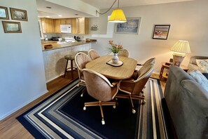 Living/Dining area