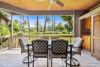 Fairway View from Lanai w/Wet Bar! Kitchen+Laundry Perks, Ceiling Fans, WiFi–Kanaloa 901