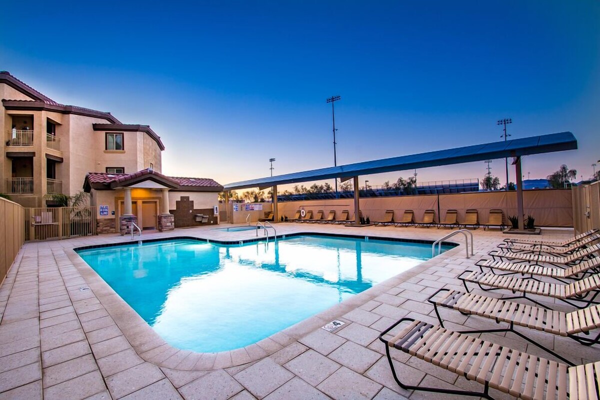 Executive Style Condo Mountain Views & Heated Pools