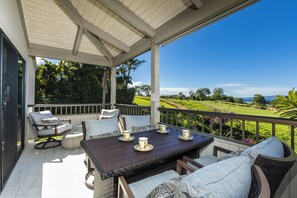 Private lanai with comfortable furnishings