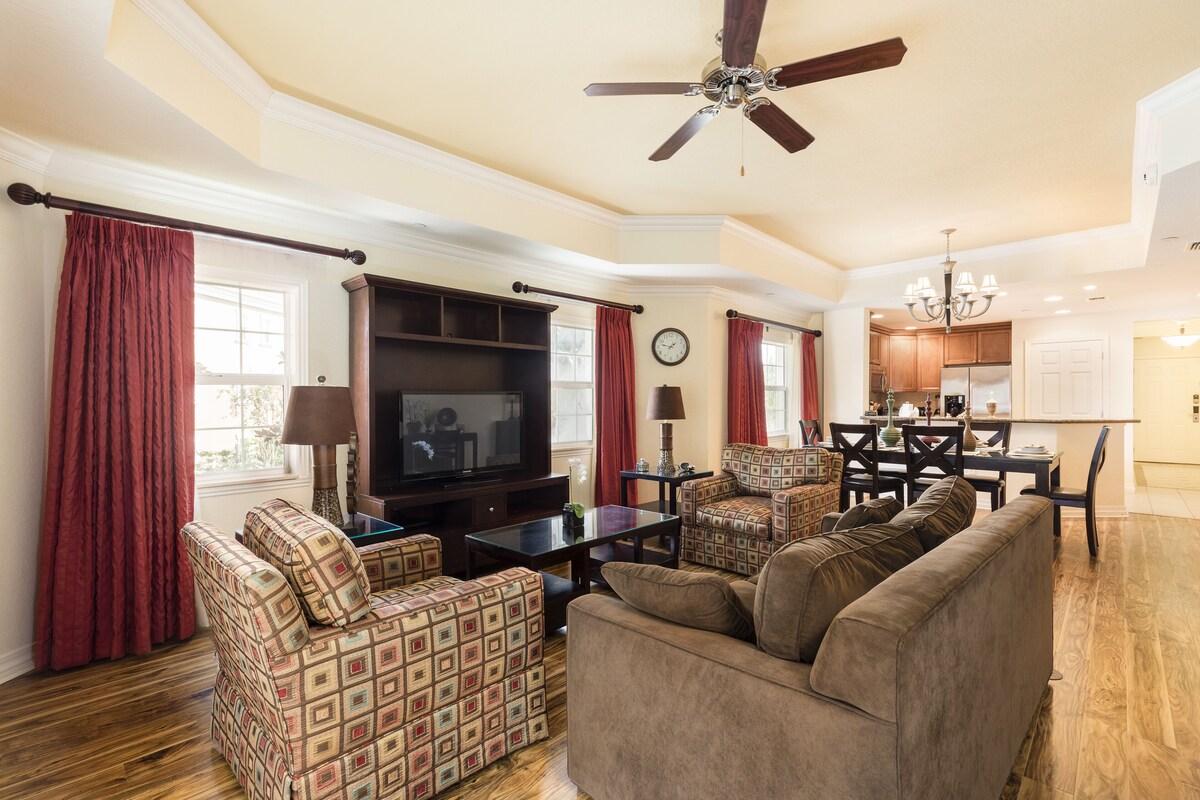 Whisper Way Escape | 6 miles to Disney | Great Views