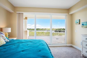 Views of the inter coastal from your bed