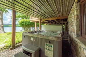 Bain à remous extérieur
