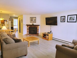 Living area from entry