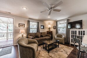 32" flat screen TV with cable plus HBO, DVD player, and Free WiFi, PLUS TVs with cable in each of the bedrooms... plenty of entertainment indoors!