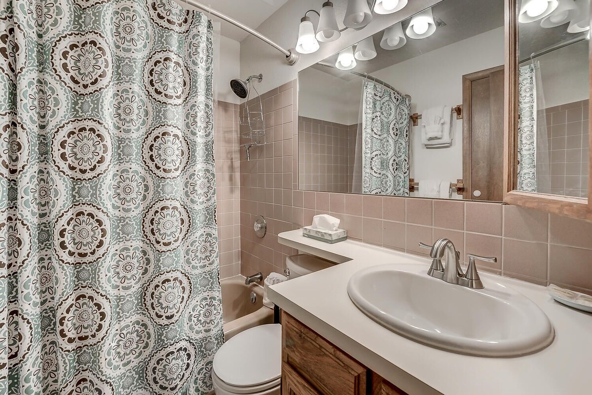 Mountainside Condos have a great location and something for everyone. Unit 229E is a well maintained one bedroom/one bathroom condo that comfortably sleeps 4 people.