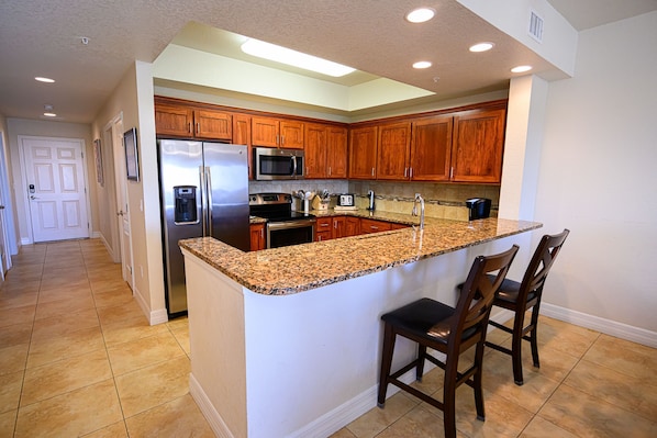 Spacious kitchen counter seats 2