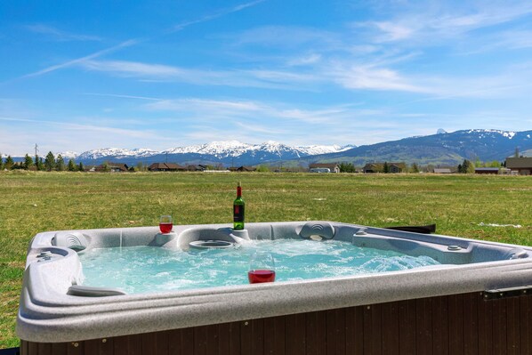 Teton Harmony ~ hot tub
