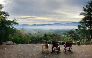The Lodge - A GORGEOUS mountain view