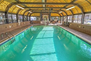 82155128-H1-RI_Onshore_indoorpool3-min