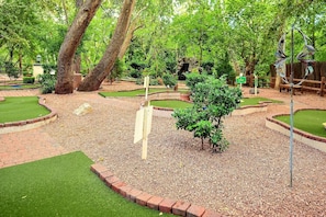 Los Abrigados Resort & Spa mini golf