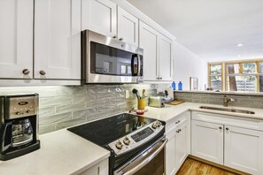 RG106C Kitchen