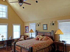 Master Bedroom (queen)