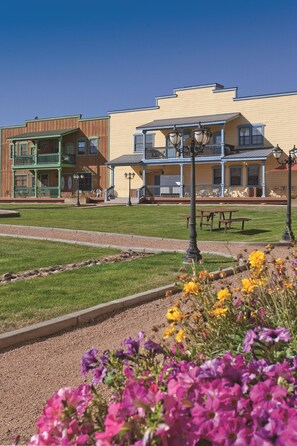 65479900-H1-Bison_Ranch_Ext022-min