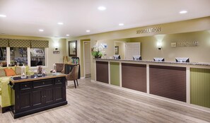 74683106-H1-Ocean_Ridge_Lobby-min
