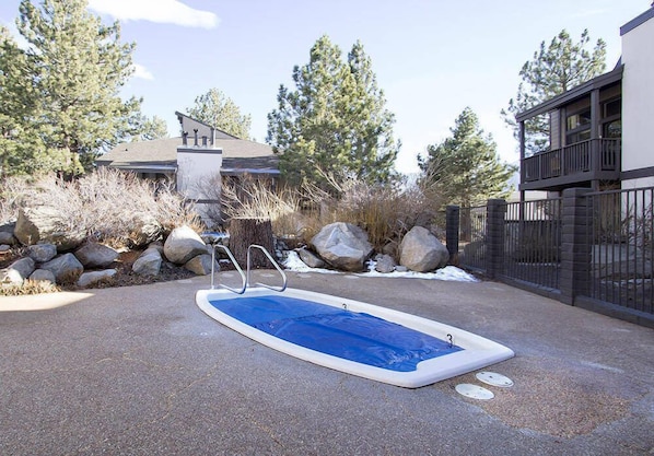 Sherwin Villas hot tub