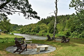 Firepit and Seating by the New River