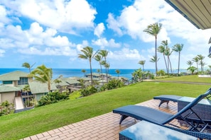 Extravagant aqua marine ocean views, live like this! Welcome to 14G4!