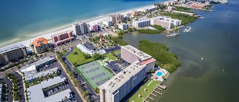 Bay Shore Yacht and Country Club brought to you by Florida Sun Vacation Rentals