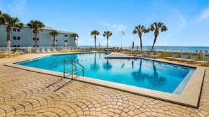 Sand Cliffs Grounds and Amenities