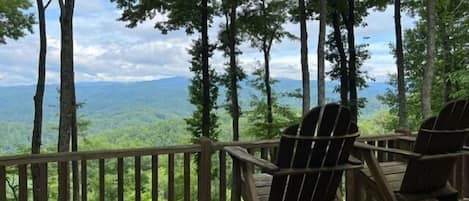 Summer at Sunset Ridge at Leatherwood Mountains