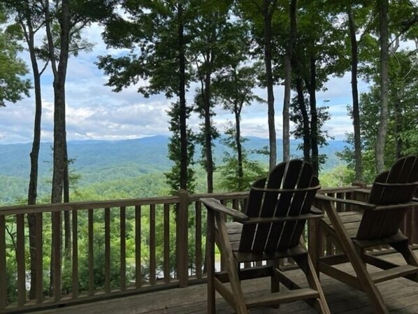 Summer at Sunset Ridge at Leatherwood Mountains