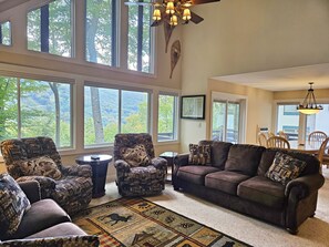 Living to dining area w/ mountain views