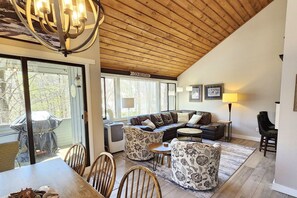 Living/dining area with AC