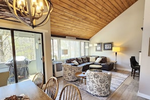 Living/dining area with AC