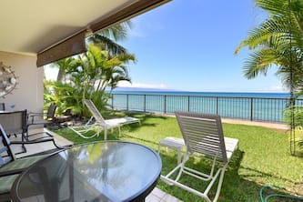 Your own Private Oasis!10 ft from oceans edge! Very Unique!