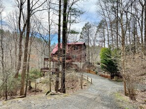 Mountain Lair, Exterior & Driveway