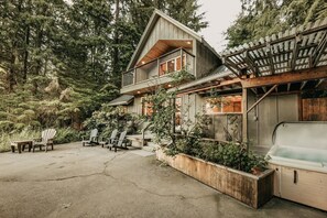 Hotel, Tub, House, Chair, Cottage