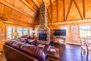 366 Riverbend Living Room
