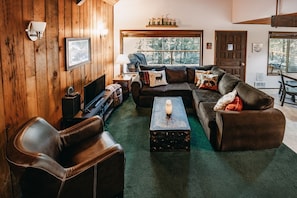 Indoors,Home Decor,Furniture,Table,Couch