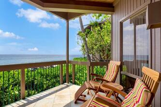 Pure Luxury! Chic Kitchen+Bath, Tile Floor, Sunset View Lanai, WiFi, Laundry Kanaloa 1902