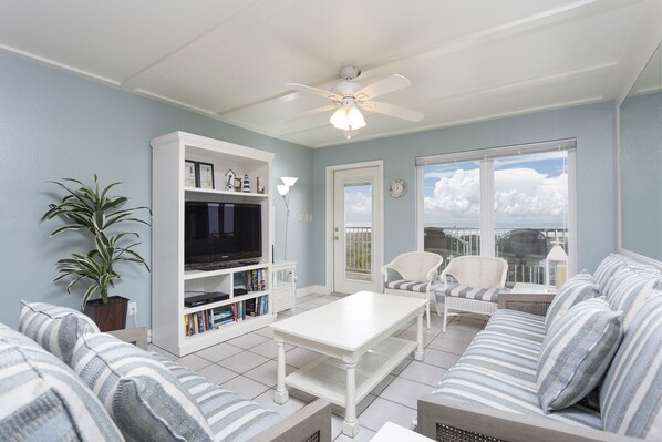 Welcome to Edgewater Condominiums!