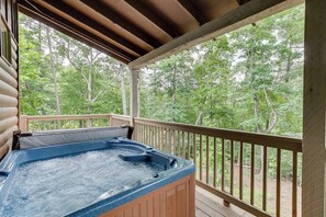 Hydrotherapy Hot Tub-Listen to the River Sounds