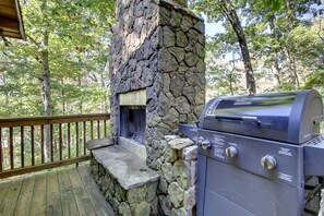 ENJOY A WARM WOODBURNING FIRE IN THE OUTDOOR FIREPLACE OR COOK YOUR FAVORITE MEAL ON THE GAS GRILL LOCATED ON THE DECK.