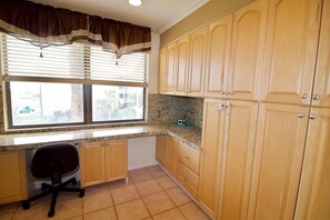 Desk area (off kitchen)