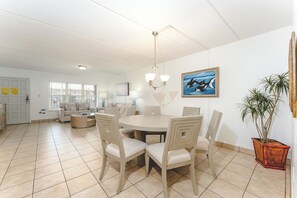 Pull up a seat for a chatty game night or home cooked meal around the round table for up to 6!