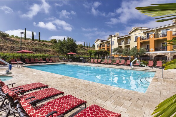 Vino Bello Pool Area-min_0