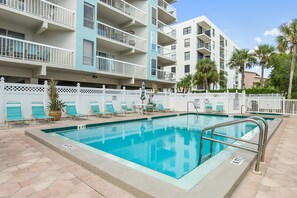 This pool is one of the nicest on the beach and well maintained