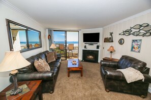 Enough seating for 4 with ocean views