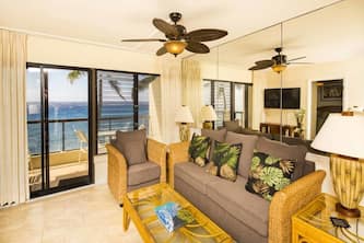 Stunning Views W/Lanai and Kitchen–Poipu Shores