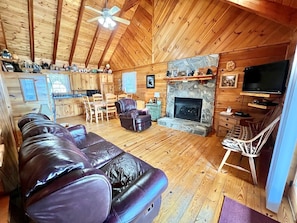 Open Concept Living & Kitchen, Main Level