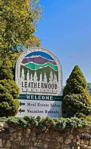 Leatherwood Mountains Sign